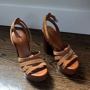 High end platform camel heels! Worn only once! Very comfortable and great color!